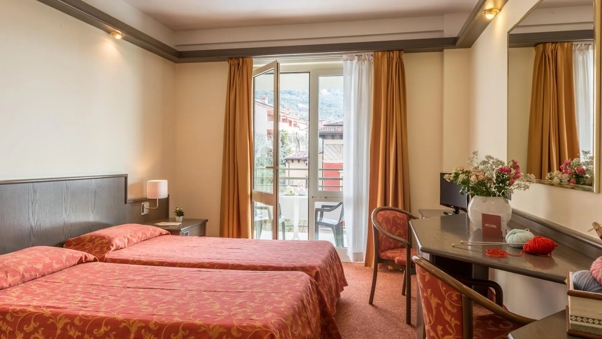 Hotel Drago Brenzone sul Garda 3*,