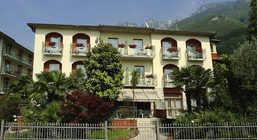 Hotel Drago Brenzone sul Garda 3*,  Italy